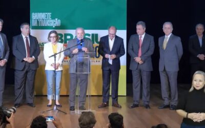 Lula anuncia cinco ministros e confirma Haddad na Educação