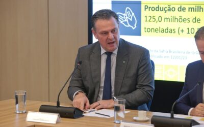 Alimentos podem chegar mais baratos aos supermercados com investimento em rodovias, avalia ministro Carlos Fávaro