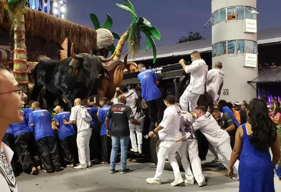 Carnaval: Todas as vezes em que o agro entrou na passarela do samba!