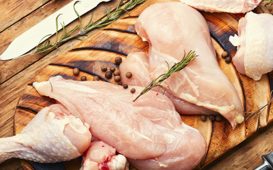 Carne de frango enfrenta desafios com queda nas vendas e desvalorização de concorrentes