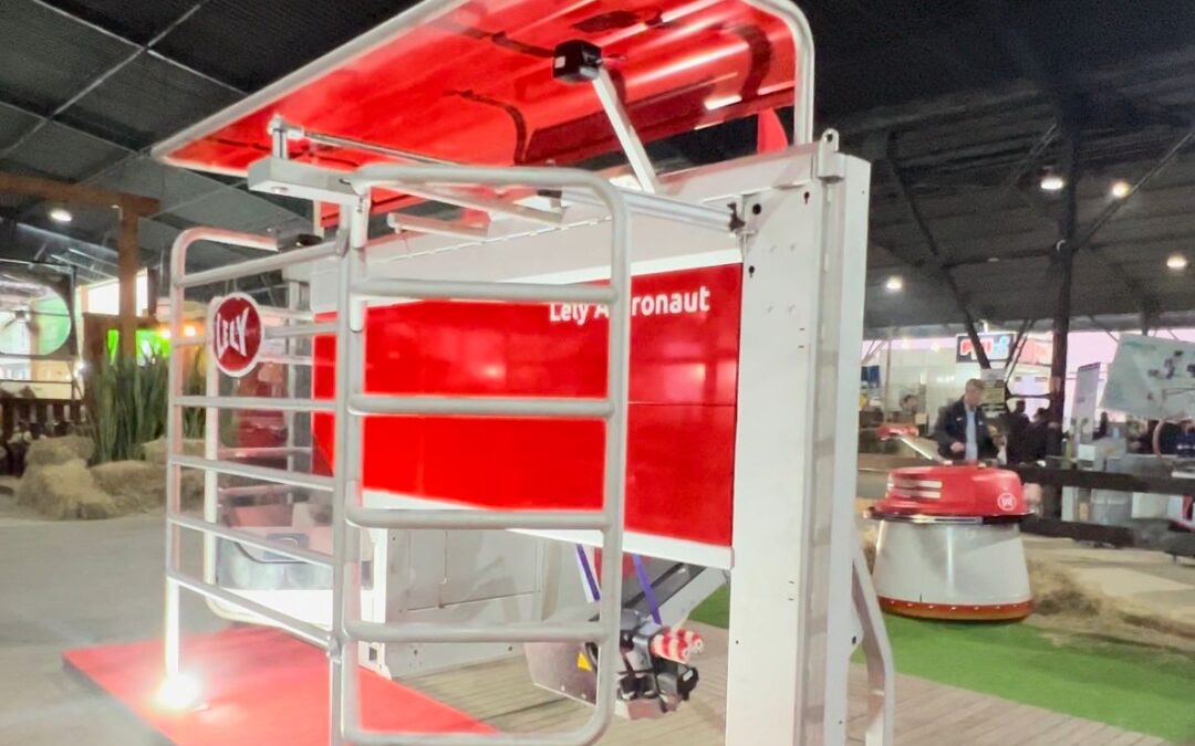 Expointer: Robô de ordenha é destaque no pavilhão leiteiro