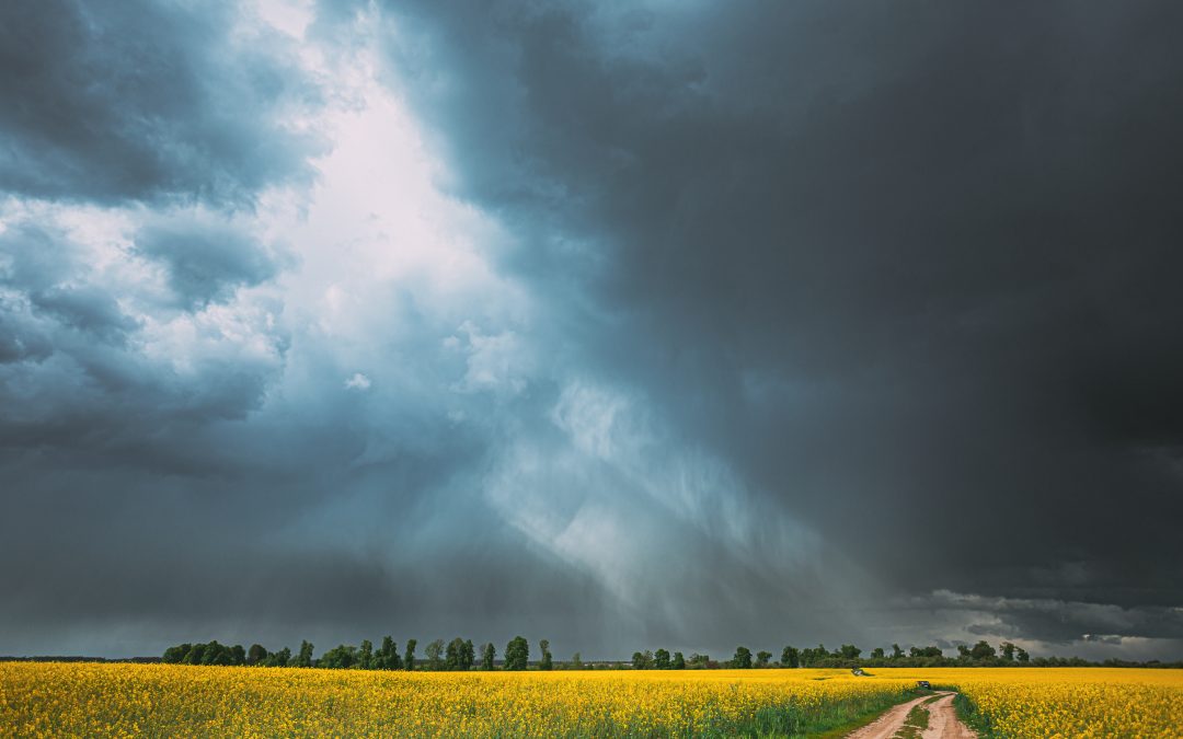 Nova frente fria trará mudanças bruscas no clima e risco de tempestades severas